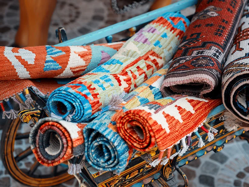 The Differences Between Handwoven and Machine-Made Carpets: Why Choose Machine-Made?